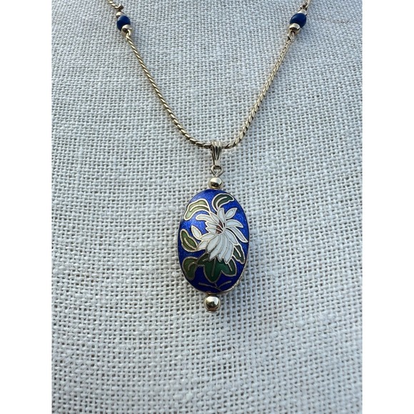Vintage White Lily Flower Necklace Cloisonne Enamel Blue Floral - Picture 2 of 8